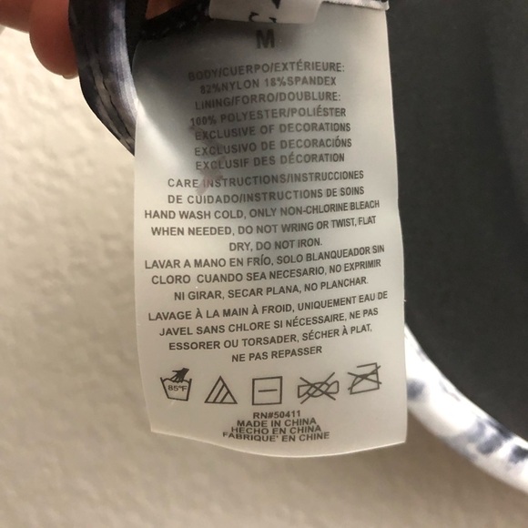 Cyn & Luca‎ NWT Women’s Black & White Swim Top Medium - Picture 5 of 5